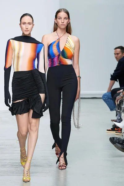 Look 17